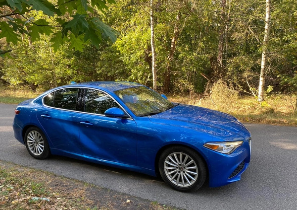 Alfa Romeo Giulia cena 114999 przebieg: 9000, rok produkcji 2021 z Warka małe 137